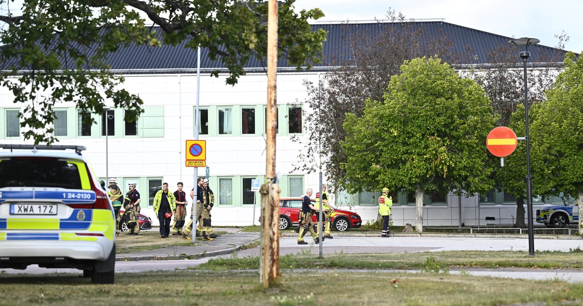 Ataque con espada en una escuela de Suecia: un muerto, tres heridos y un atacante detenido por la policía