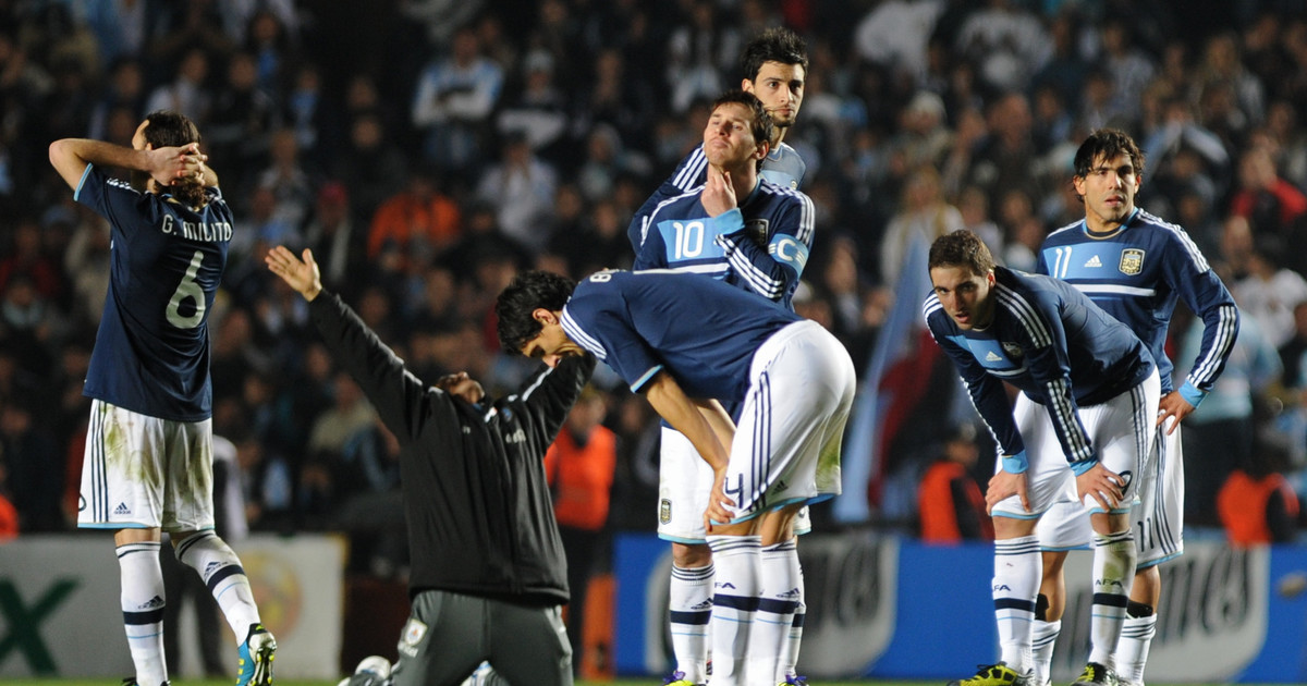 «No sabe el himno», “camina la cancha” y “no juega como en Barcelona”: cuando a Messi lo silbaron en la Argentina, la herida que Leo nunca pudo olvidar