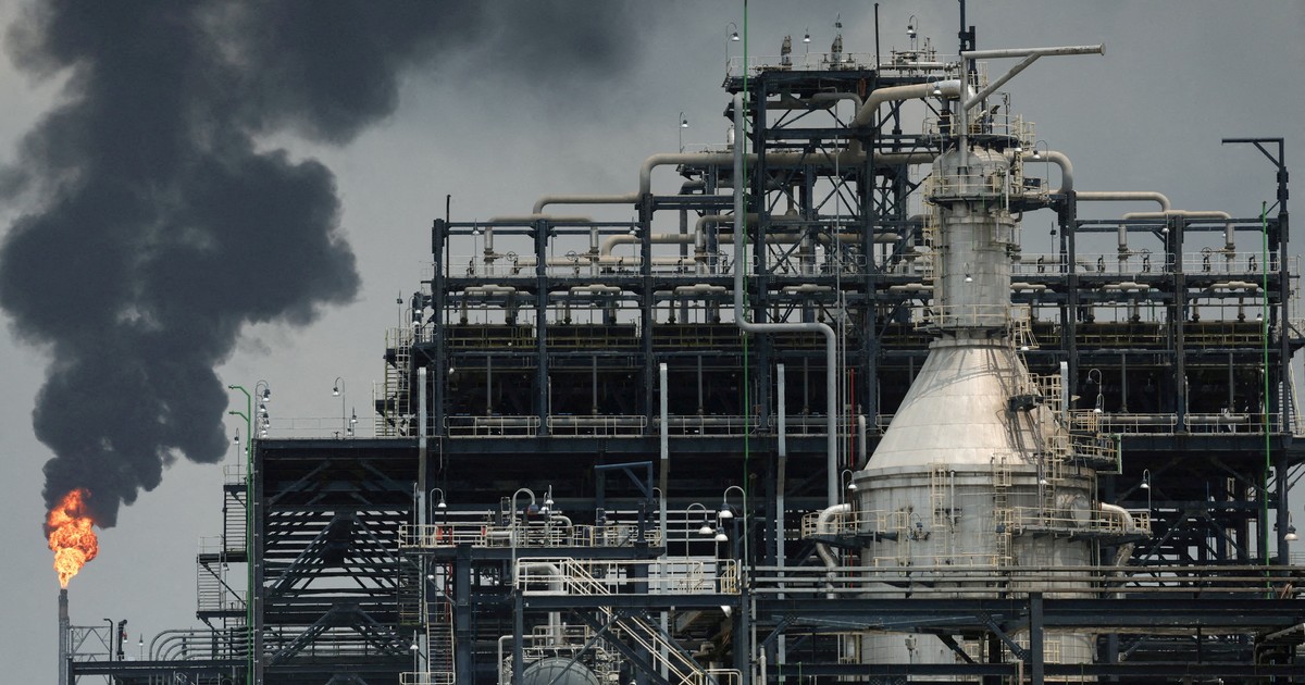 El petróleo, imparable: la escalada de la guerra en Medio Oriente llevó el precio del barril hasta US$ 107