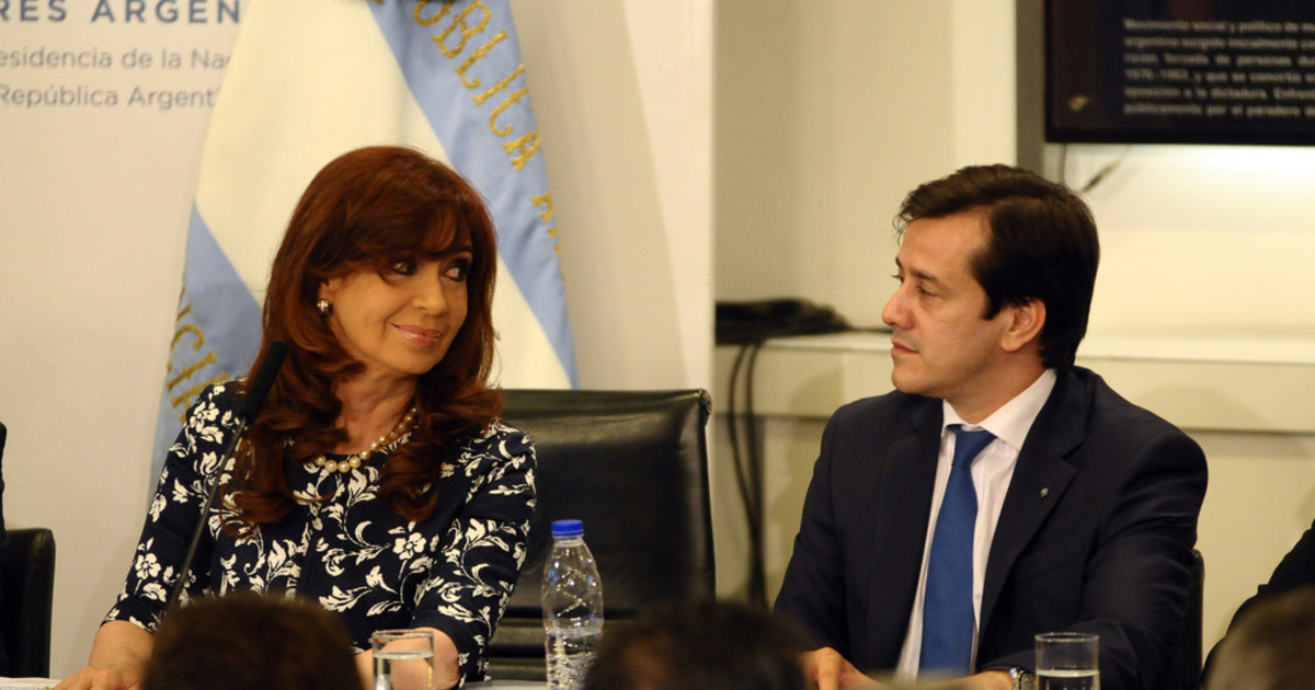 Contrataciones fantasma y un departamento vecino: el vínculo y los negocios que unen a Cristina Kirchner con Mariano Recalde Contrataciones fantasma y un departamento vecino: el vínculo y los negocios que unen a Cristina Kirchner con Mariano Recalde