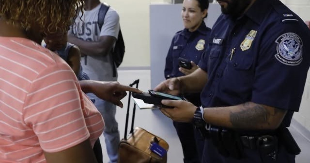 Abogados en EE.UU. coinciden: estos son los migrantes que deben preocuparse por el ICE en los aeropuertos