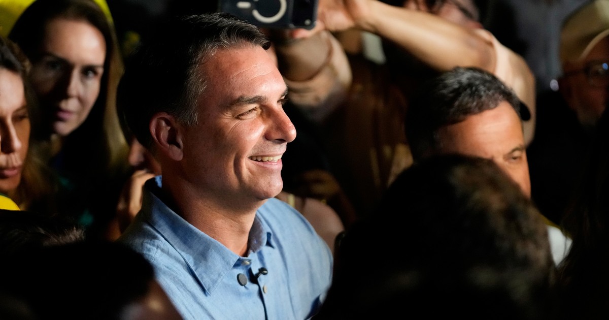 Flavio Bolsonaro, tras ganar en primera vuelta ante Lula: «Brasil quiere un cambio»