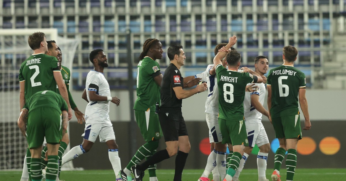 El reclamo del DT de Irlanda a la UEFA después de los tensos partidos contra Israel por la Nations League: «No se lo deseo a nadie»