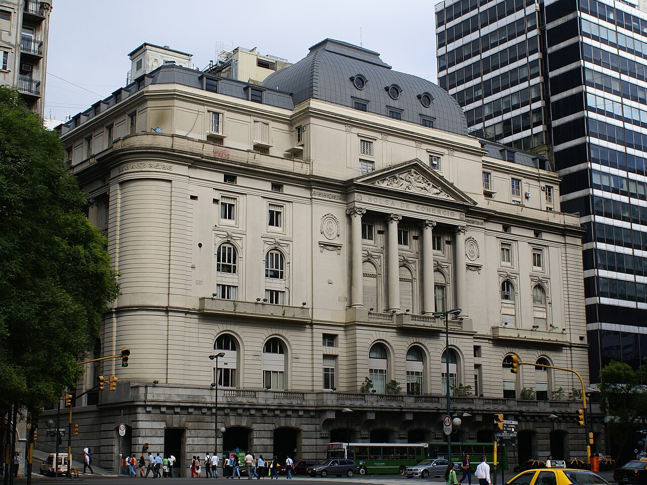 Fachada del edificio de la Bolsa de Comercio de Buenos Aires