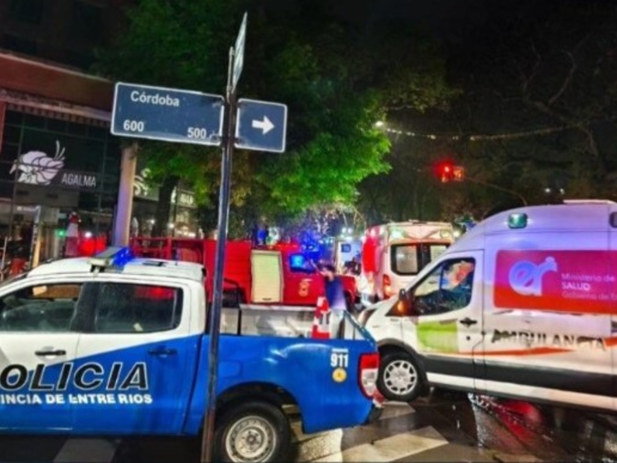 Paraná: se derrumbó el entrepiso de un bar durante un cumpleaños y hay al menos 15 heridos