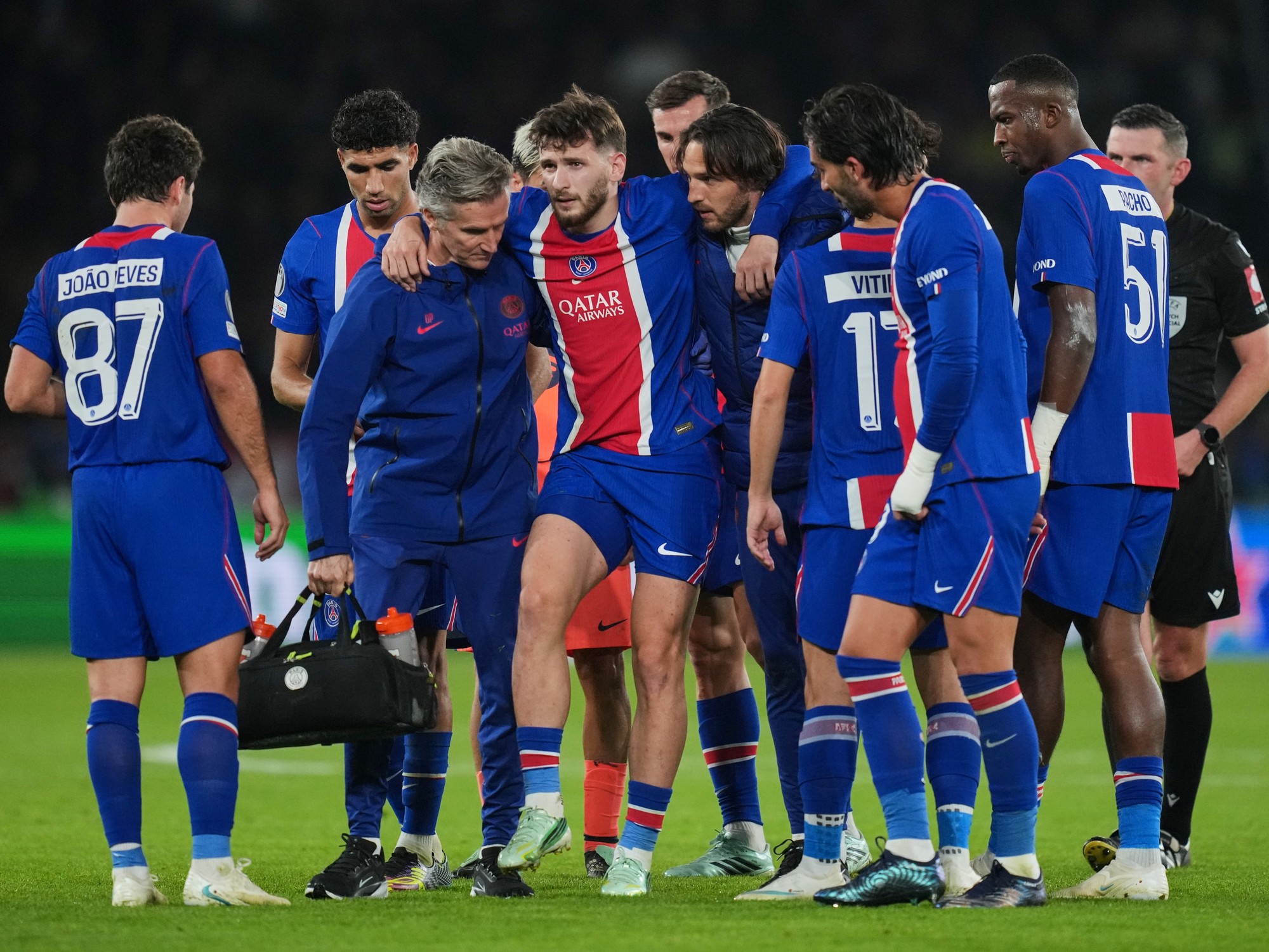 Golpe para el PSG: Kvaratskhelia se rompió los ligamentos cruzados y se pierde la temporada