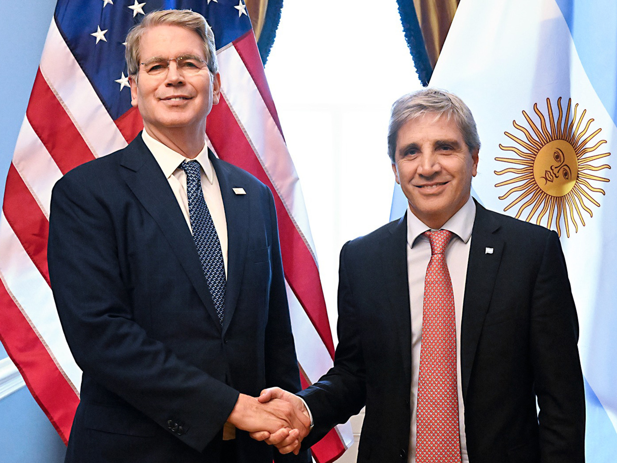 Caputo viaja a Tailandia para la Asamblea anual del FMI, pero no se cruzará con Scott Bessent