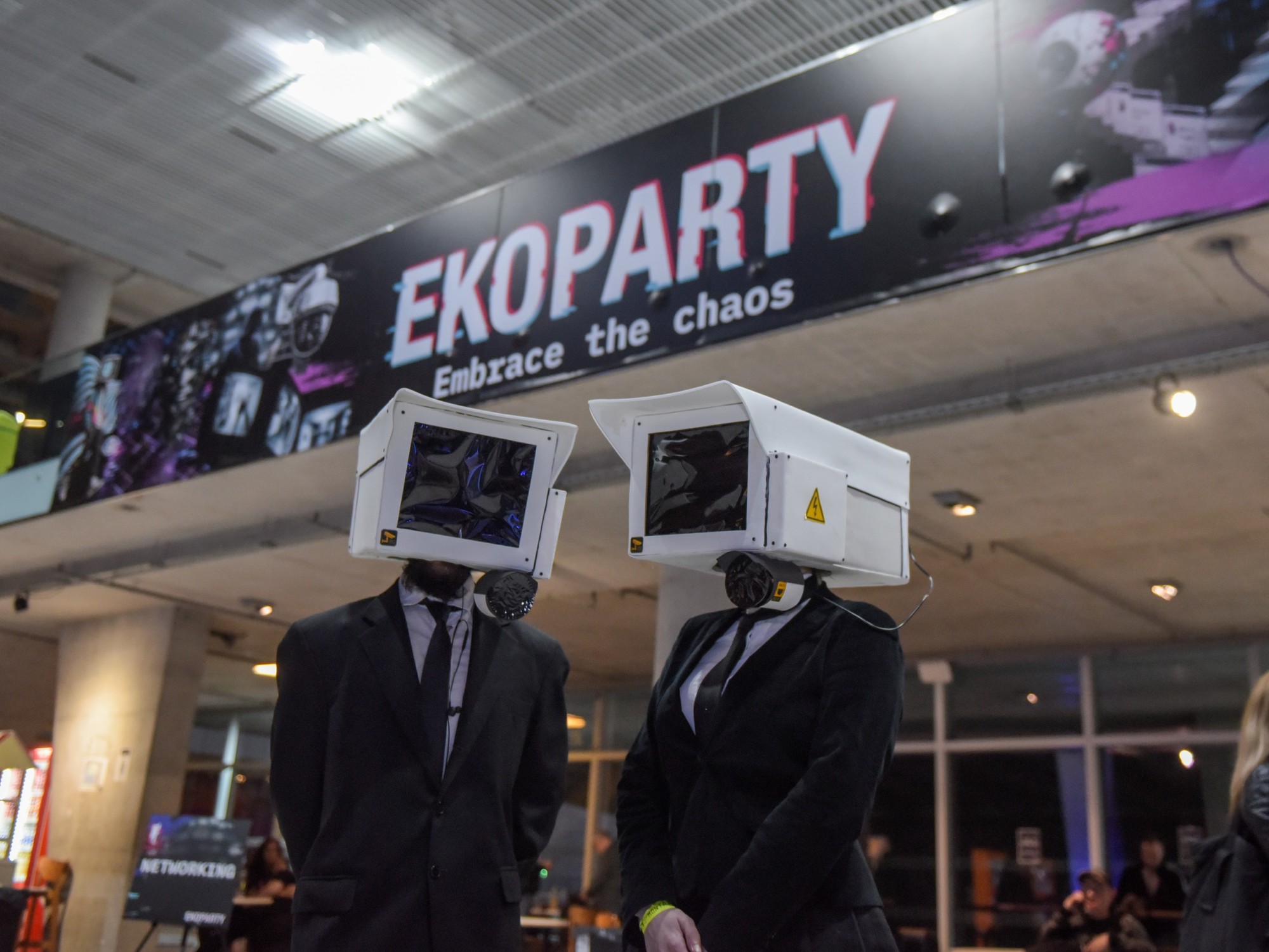 Ekoparty 22: chats sin internet, arte con basura electrónica y una “olla popular” de hardware