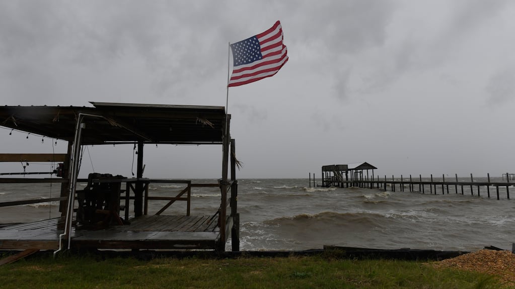 Huracanes en Norteamérica: Trump declaró la emergencia en Alabama y Florida por Isaías y Simón avanza hacia México como categoría 4