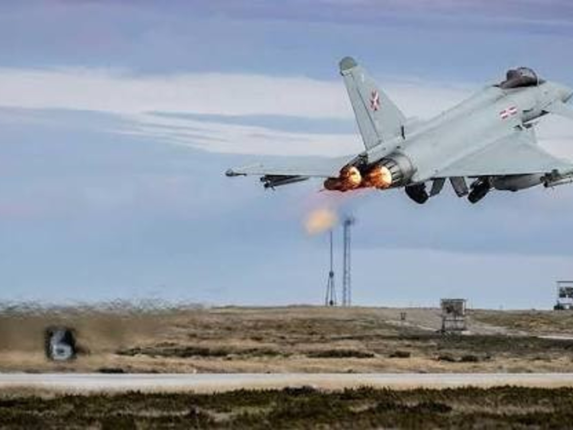 El Reino Unido envía aviones de combate a Arabia Saudita para defenderla de los ataques de los hutíes