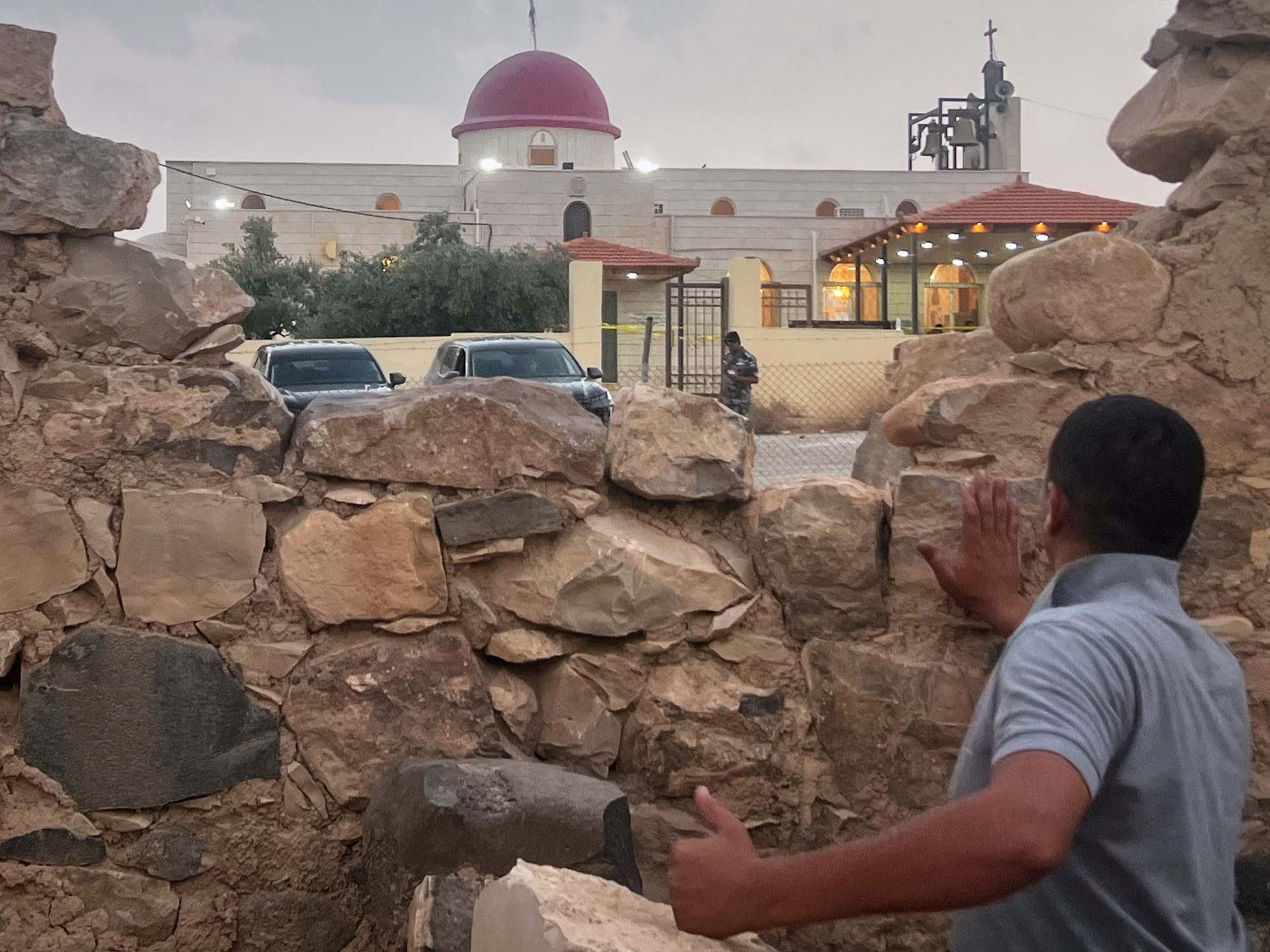 Ataque a una iglesia cristiana en Jordania: hombres armados mataron a siete personas durante un funeral
