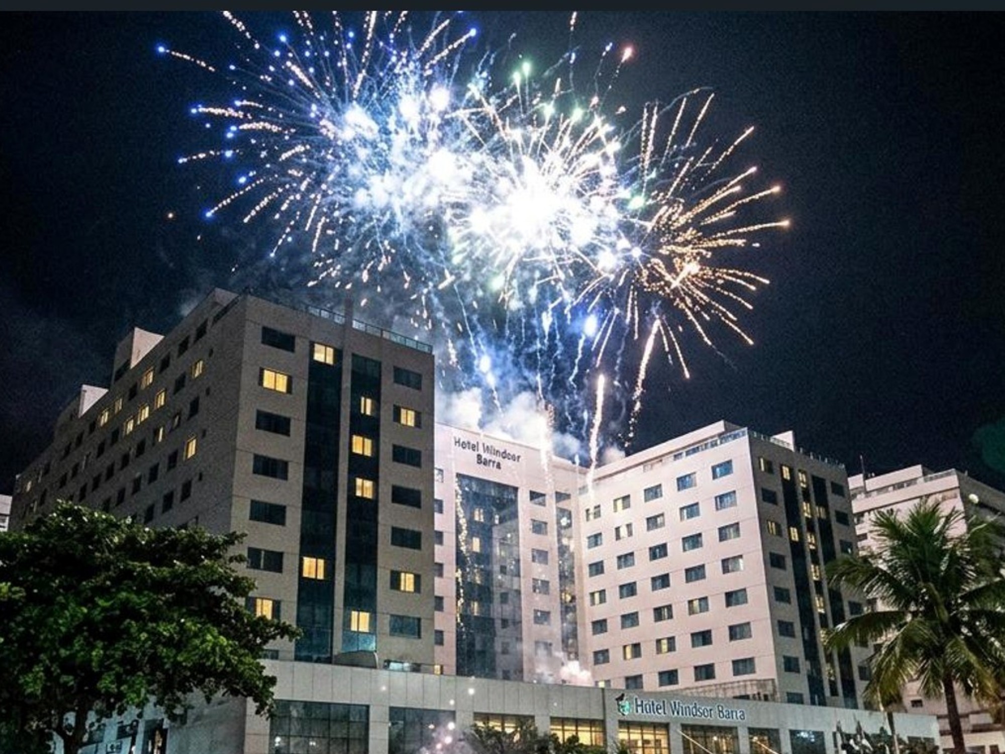 Hinchas de Vasco tiraron pirotecnia frente al hotel de Boca durante la madrugada
