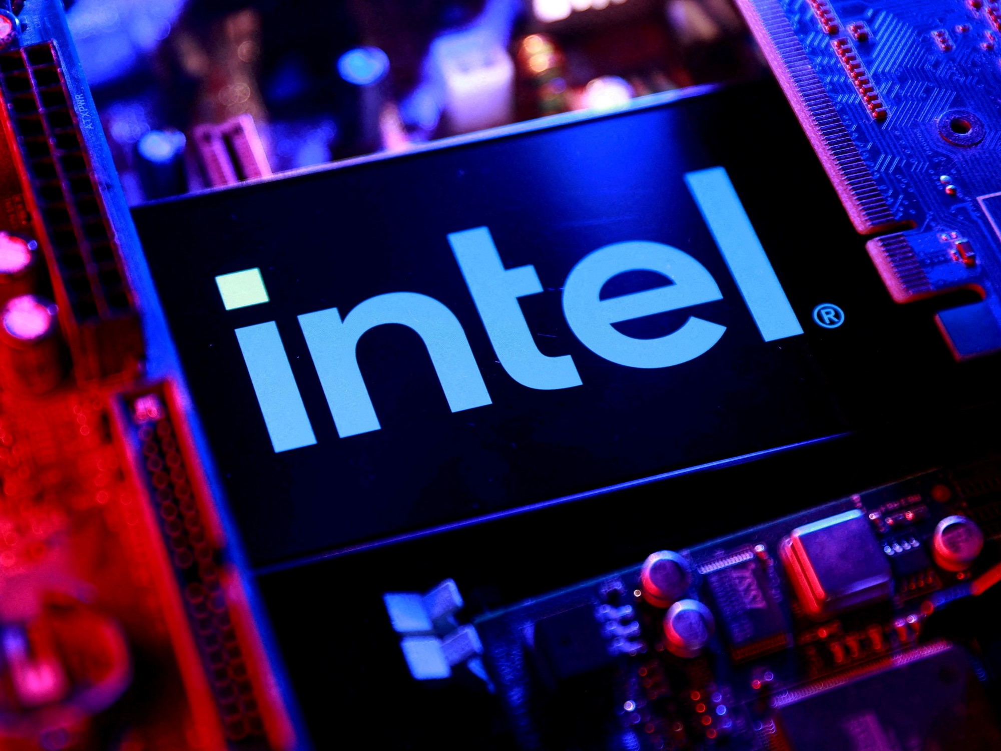 Intel sufrió su mayor desplome diario desde 1982 y golpeó a Wall Street