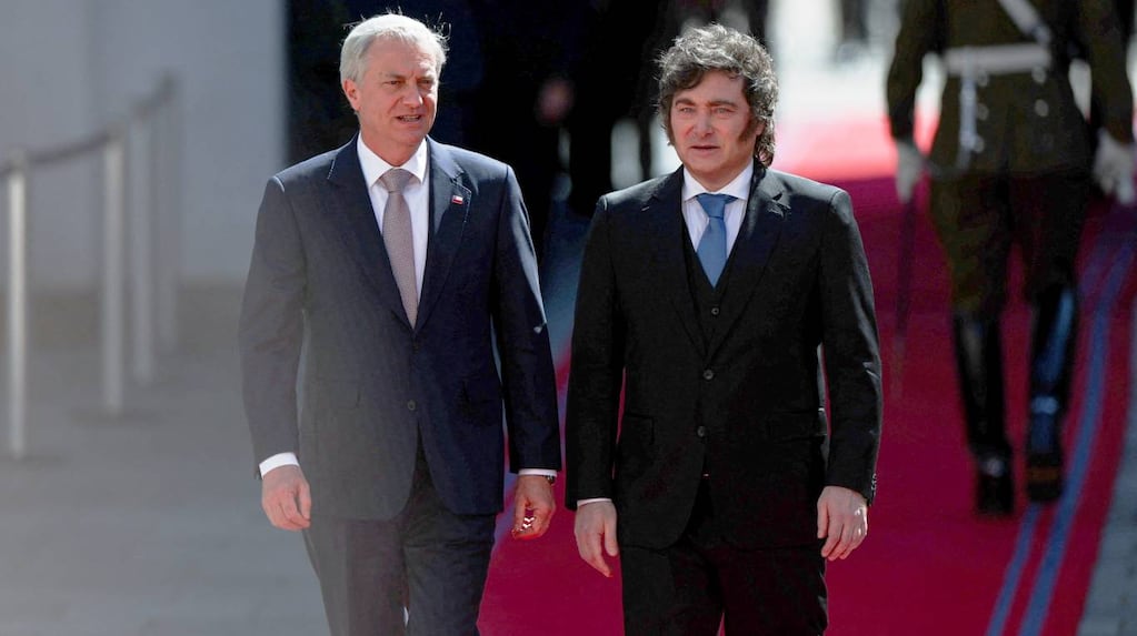 El Gobierno sigue de cerca la salida del buque chileno que reabrirá la ruta comercial con Malvinas y evita un choque con Kast