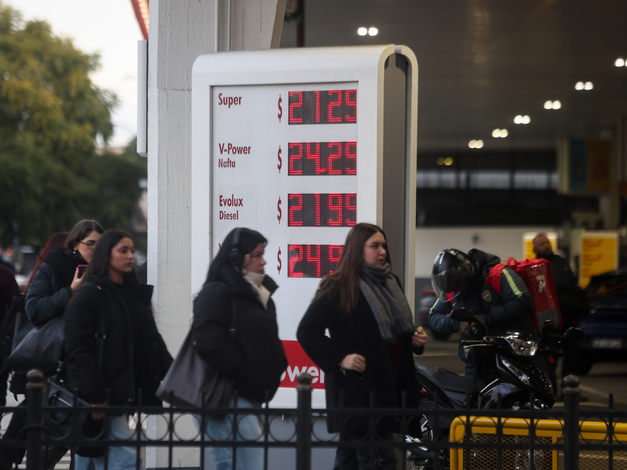 El petróleo volvió a superar los US0 y el mercado anticipa otra suba de la nafta
