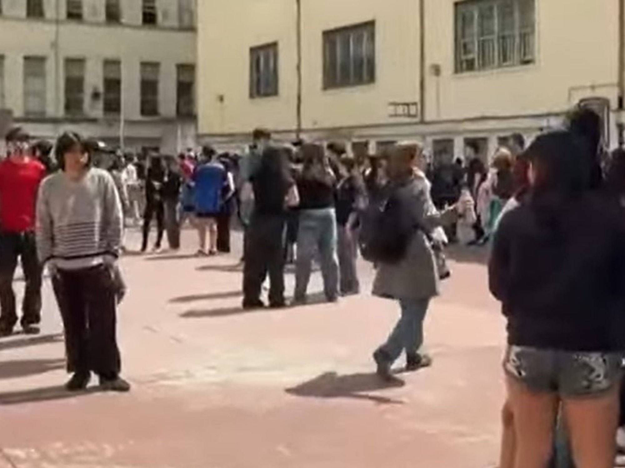 Gas pimienta en una escuela de Caballito: el SAME asistió a 18 personas